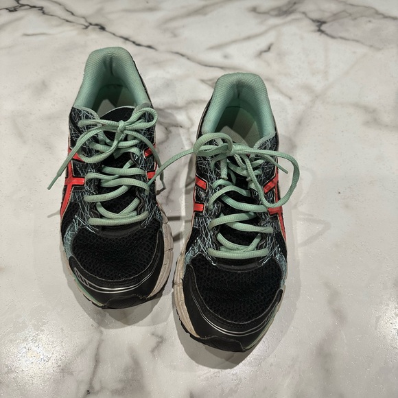 ASICS 9.5 Tennis Shoes - Picture 2 of 5